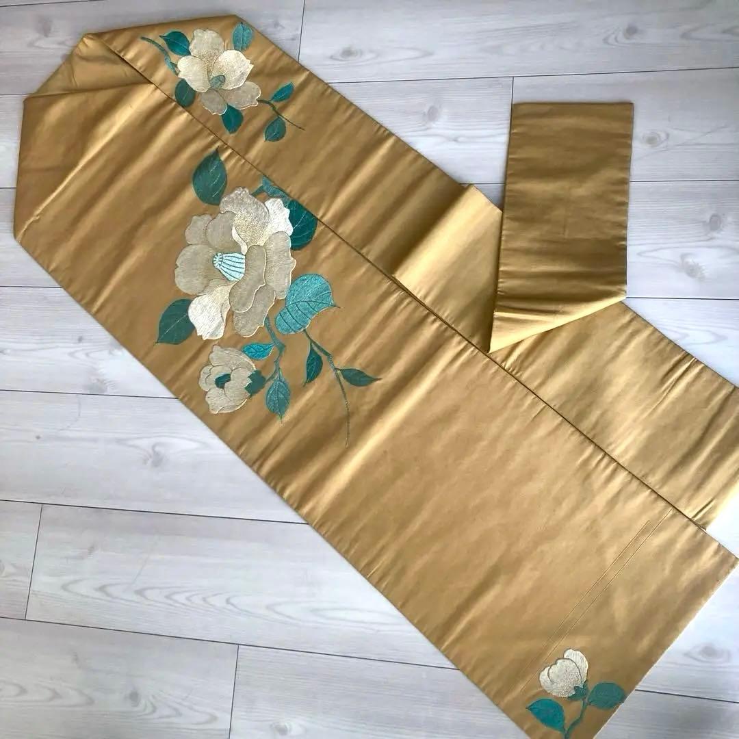 アンティーク名古屋帯 大輪の椿 上質な刺繍 正絹 大正浪漫 淡い辛子色