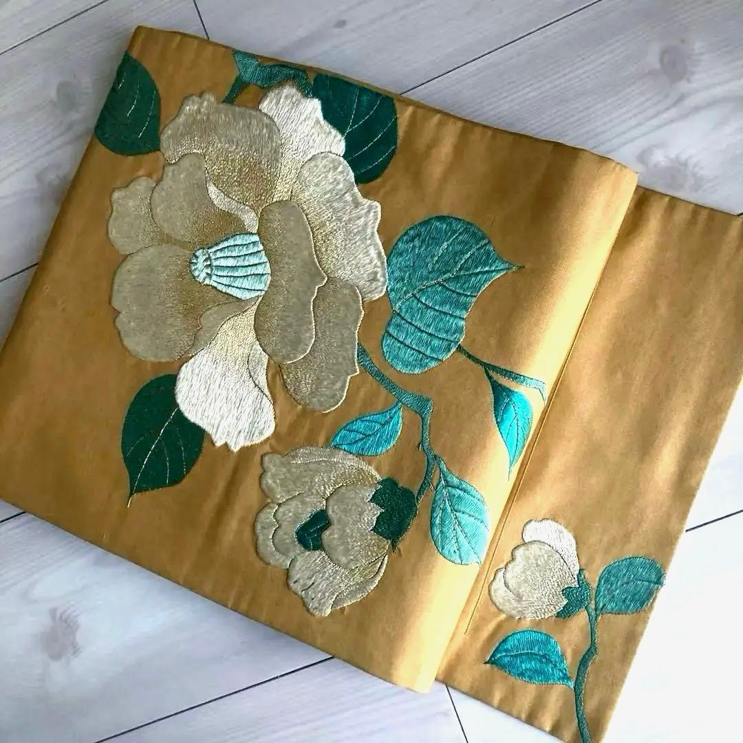 アンティーク名古屋帯 大輪の椿 上質な刺繍 正絹 大正浪漫 淡い辛子色