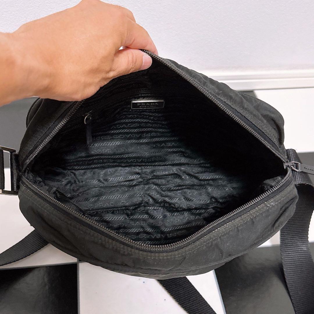 《美品》PRADA(プラダ)ショルダーバッグ ロゴプレート