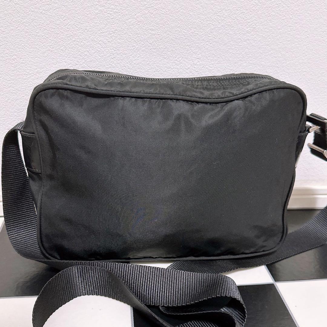 《美品》PRADA(プラダ)ショルダーバッグ ロゴプレート