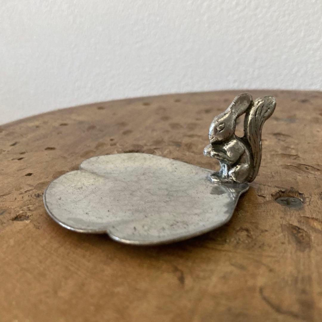 大変希少なアルフェニデ製アンティークピューター トレイ（りす） アンティーク ピュータートレイ 小物入れ（uoo1537） - アンティーク