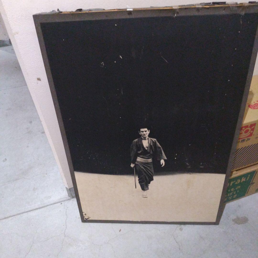 俳優の高倉健さんのモノクロ写真 木製フレーム付き 高倉健さんの顔 : 十文字美信