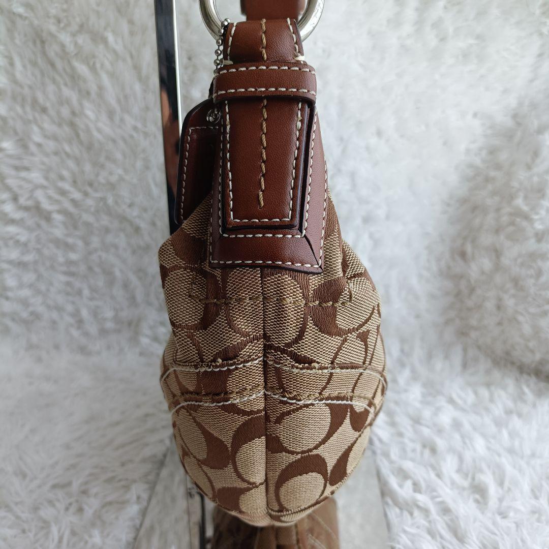 美品✨ コーチ スモールホーボー シグネチャー ワンショルダーバッグ