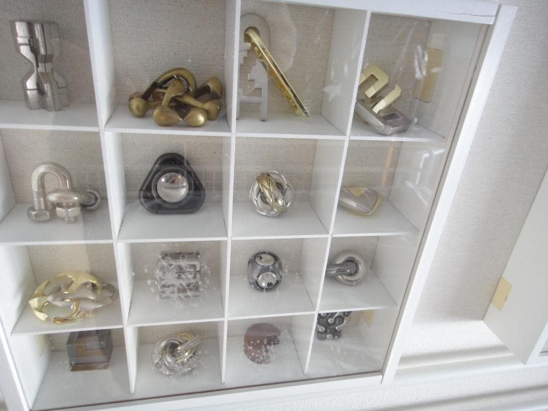 ハナヤマ キャストパズル・はずる 85点 ＋ 他10点 壁固定ショーケース