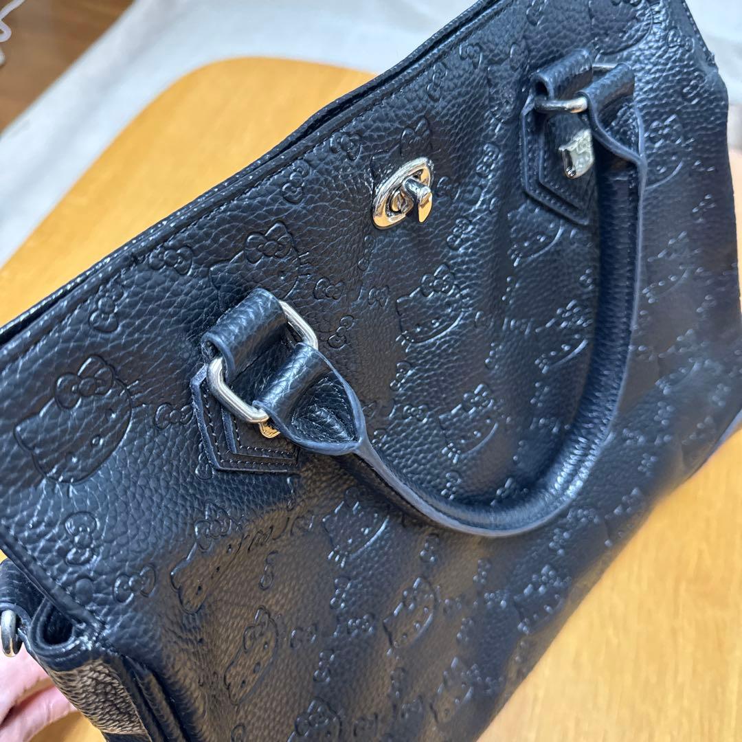 ラウンジフライ ハローキティ コラボ型押しトートバッグ 黒 - メルカリ