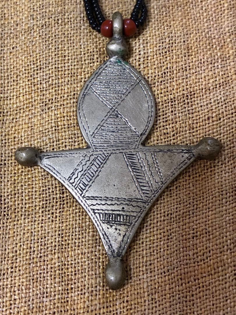 古いトゥアレグ族 ネックレストップ old ビーズ - メルカリ