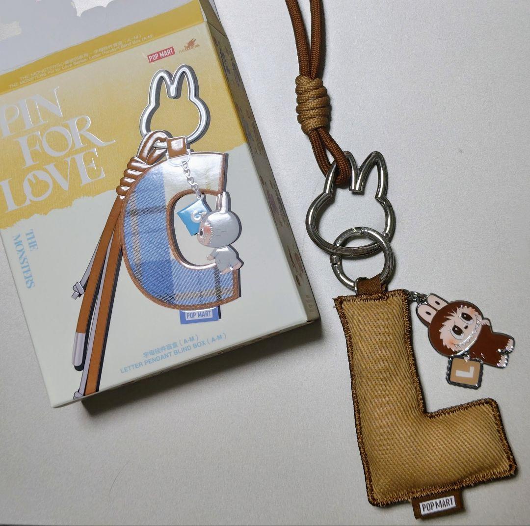 ラブブ PIN FOR LOVE イニシャル アルファベット キーリング L - メルカリ