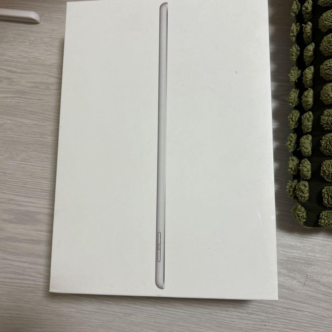 iPad (第7世代) Wi-Fi + Cellular シルバー iPad Wi-Fi + Cellular 128GB - シルバー（第7世代） [整備済製品