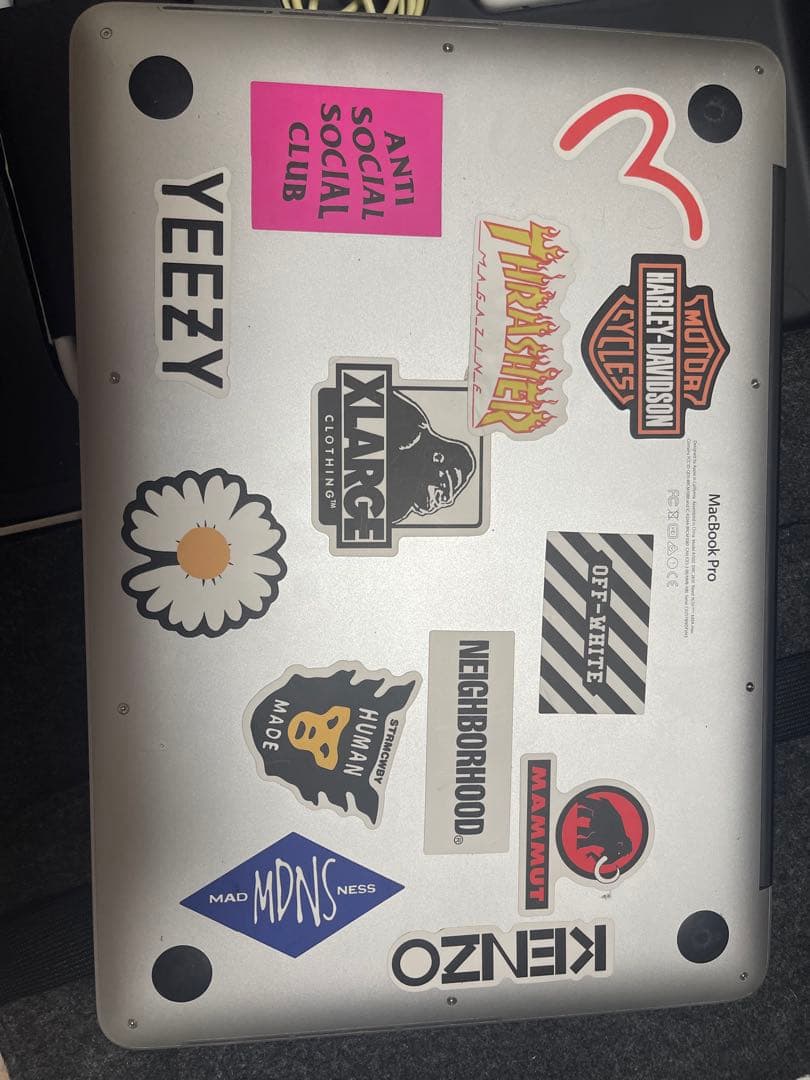 MacBook Pro 充電器付き ステッカー多数の通販はau PAY マーケット