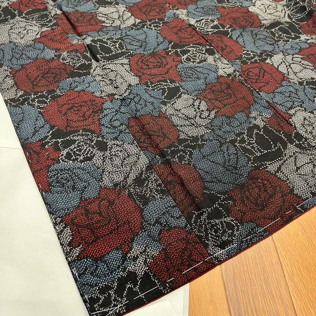 十日町紬 袷 薔薇 バラ模様の織り出し