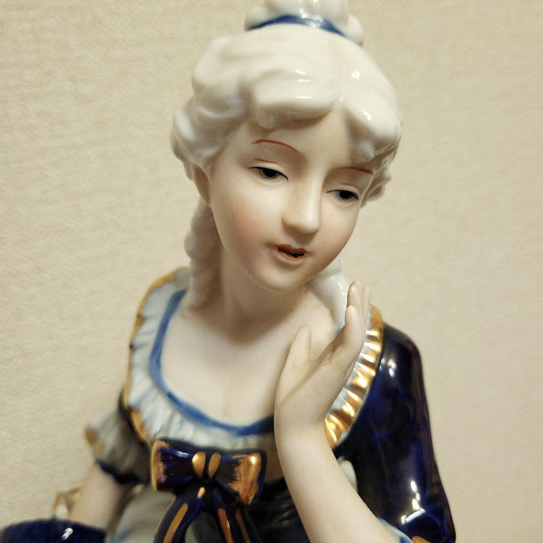 KPM、ベルリン王立磁器製陶所、陶器人形、花籠を持つ女性 - メルカリ