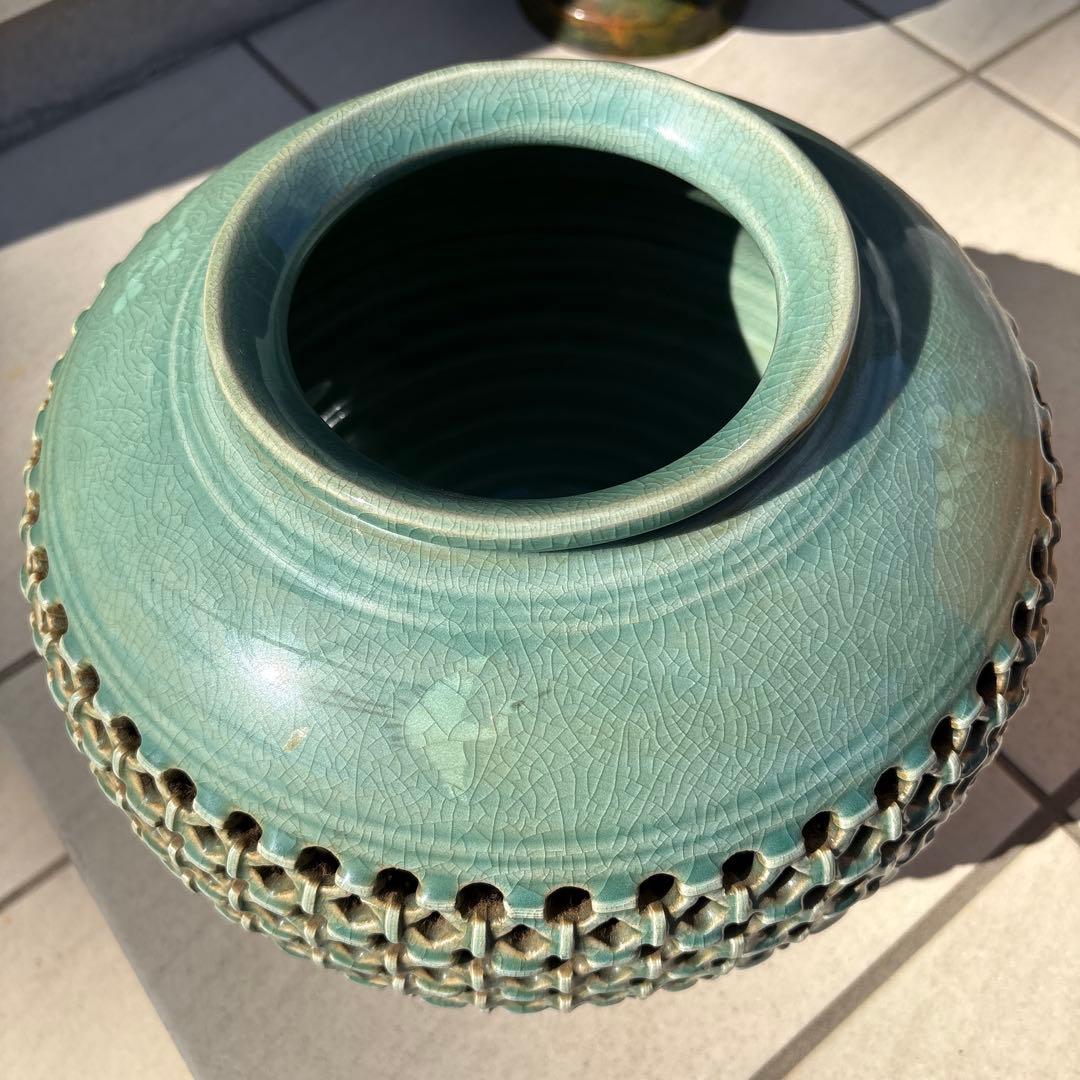 共箱付】三川内焼 金遊窯 今村芳元作 青磁透かし彫り 飾壺 - メルカリ