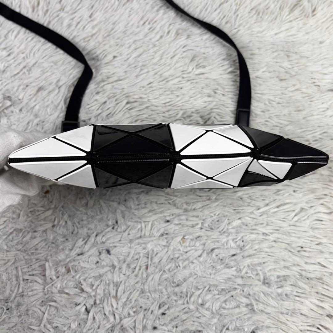 美品 バオバオイッセイミヤケ ショルダーバッグ ファスナー 斜め掛け