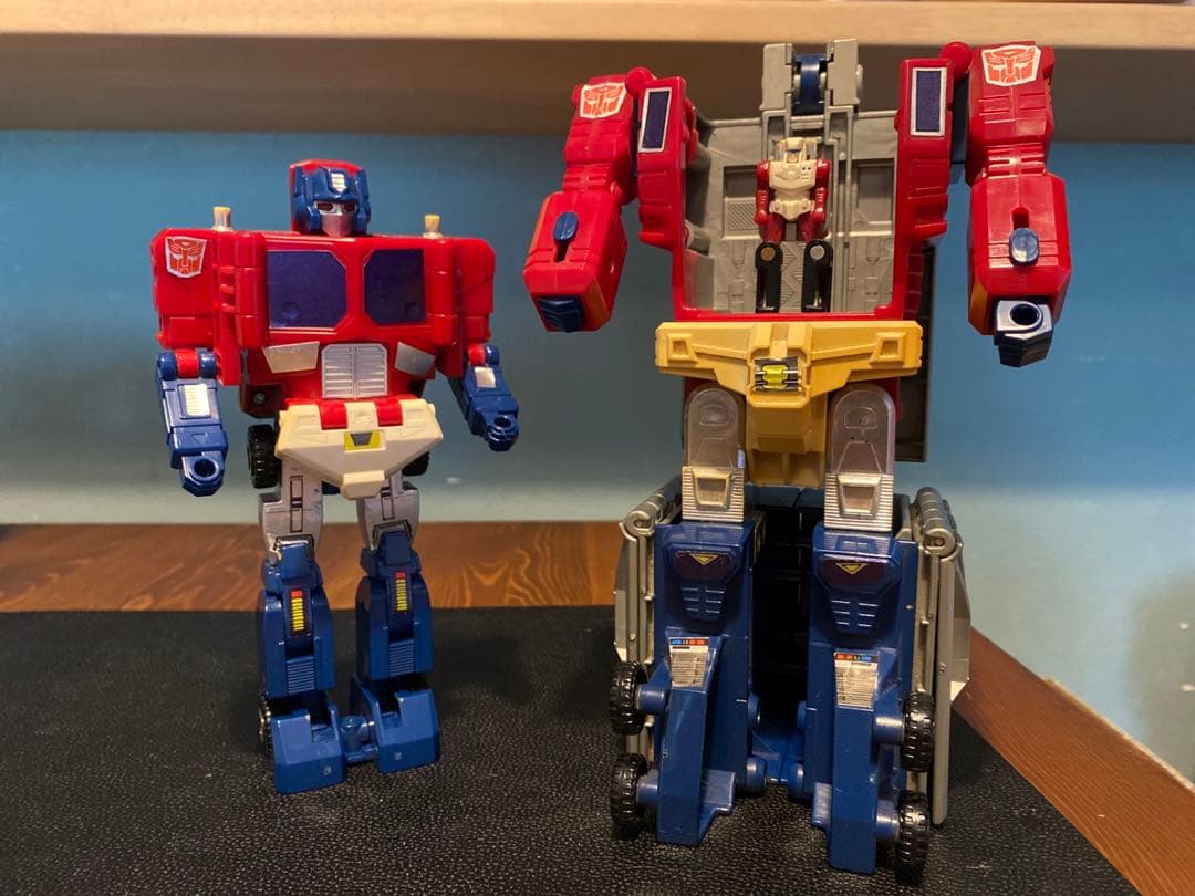 ★レア★トランスフォーマー　オプティマスプライム 変形フィギュア　希少　コンボイ Optimus Prime Transformers 海外版 コンボイ オプティマスプライム