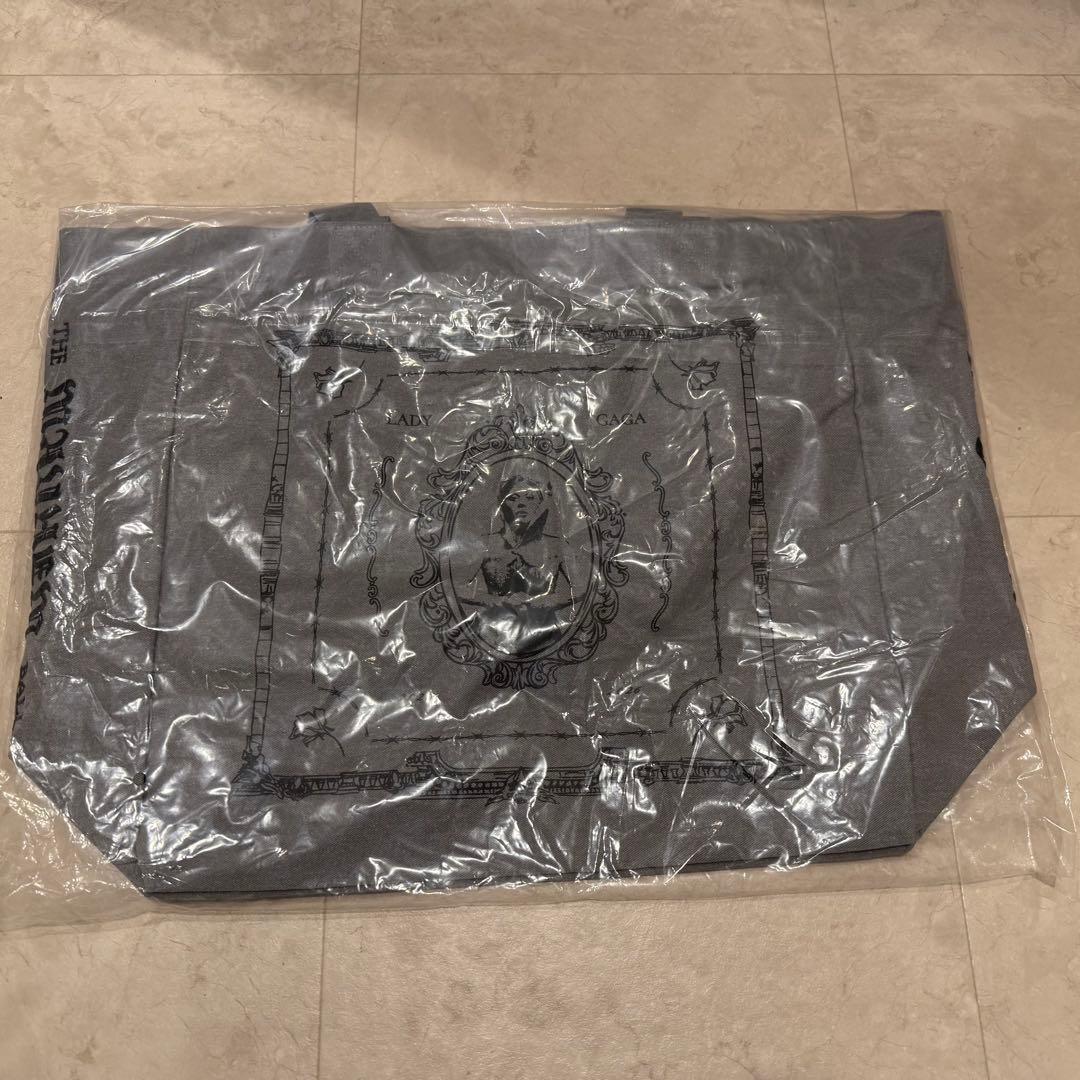 ☆新品未開封☆レディーガガ THE MAYHEM BALLトートバッグGRAY - メルカリ
