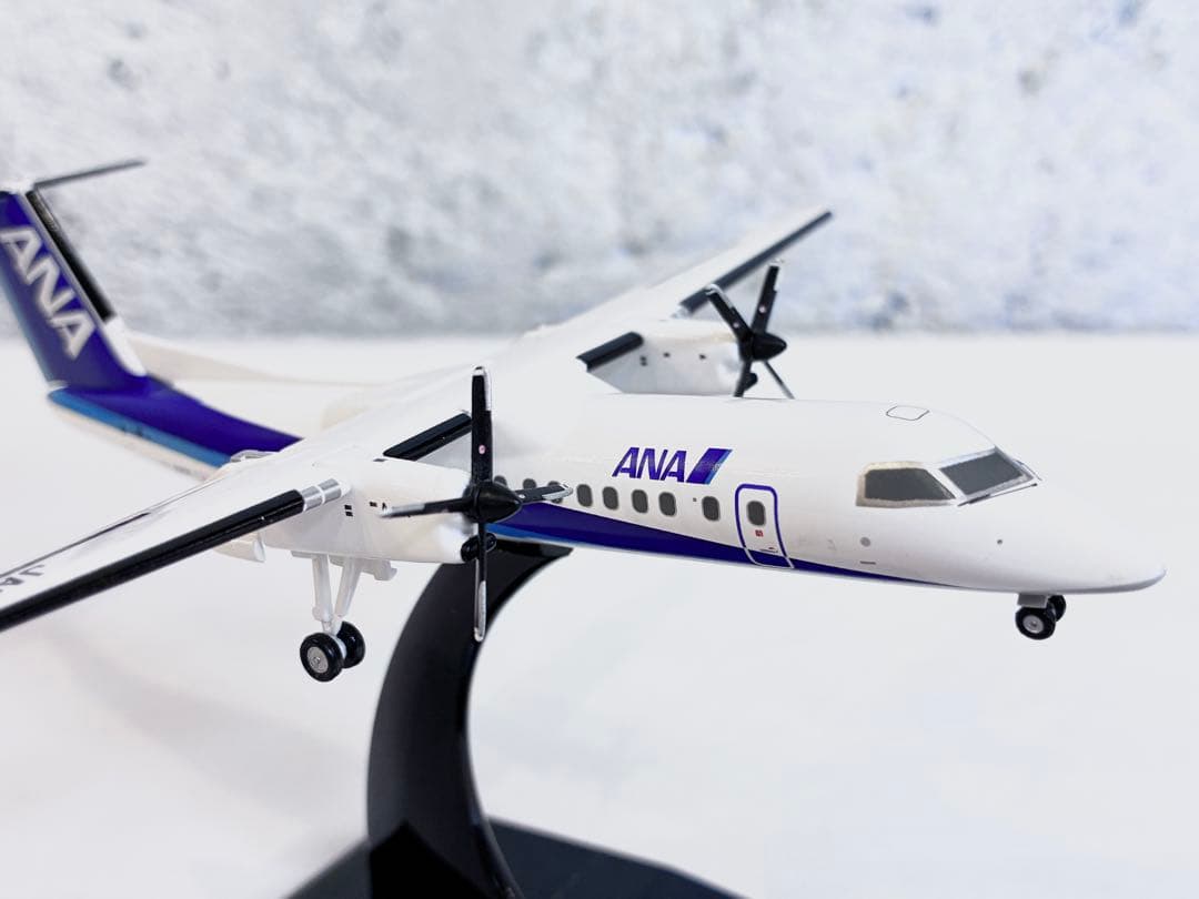 ANA DHC-8-300型 JA801K ボンバルディア 1:200・Q300 - メルカリ