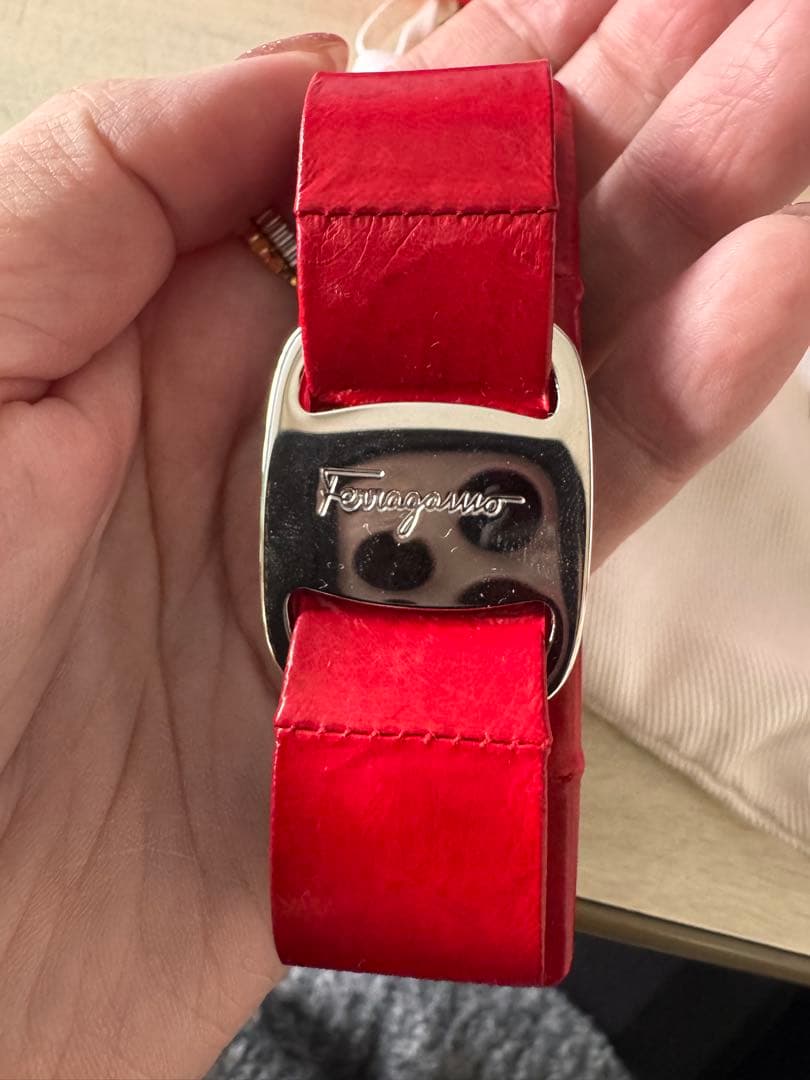 Ferragamo 赤 レザー ヘアアクセサリー