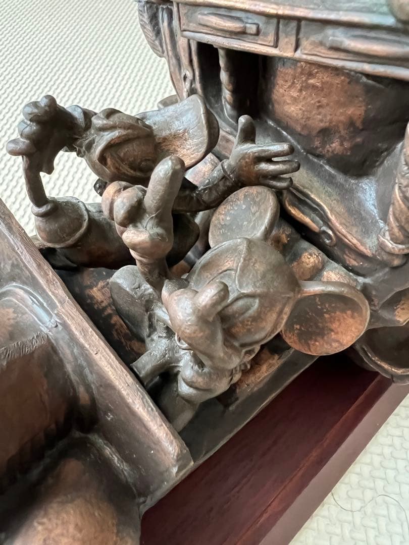 ディズニー ブロンズ風 ブックスタンドMoving Day 1936 限定品 - メルカリ