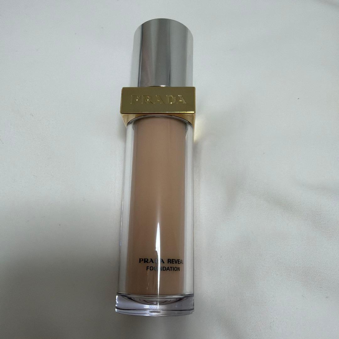 PRADA リヴィール スキン ファンデーション LC5 - メルカリ