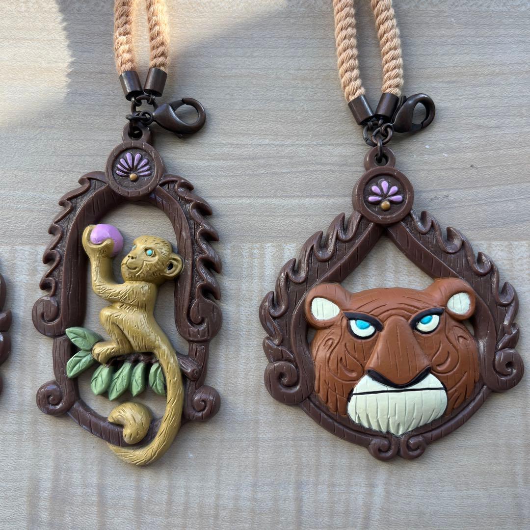 ジャングルクルーズ サムのお守り - メルカリ