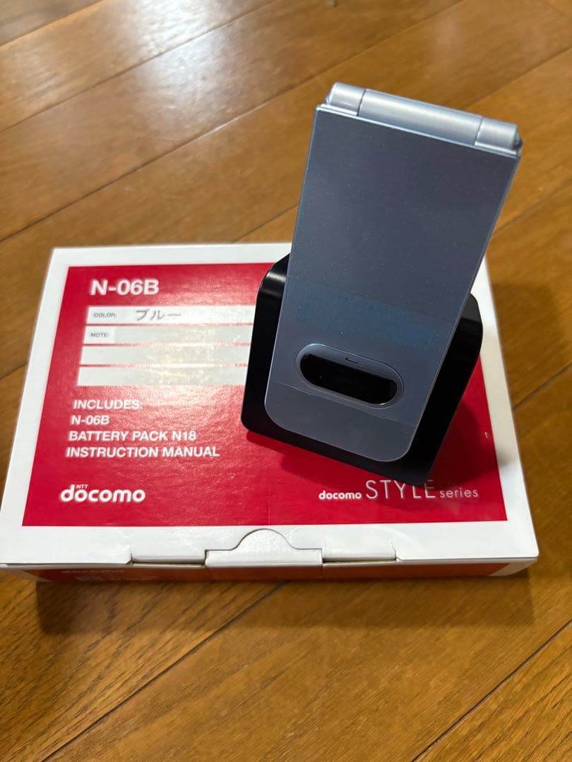 未使用/新品】ガラケー docomo N-06B ブルー 本体、卓上ホルダー