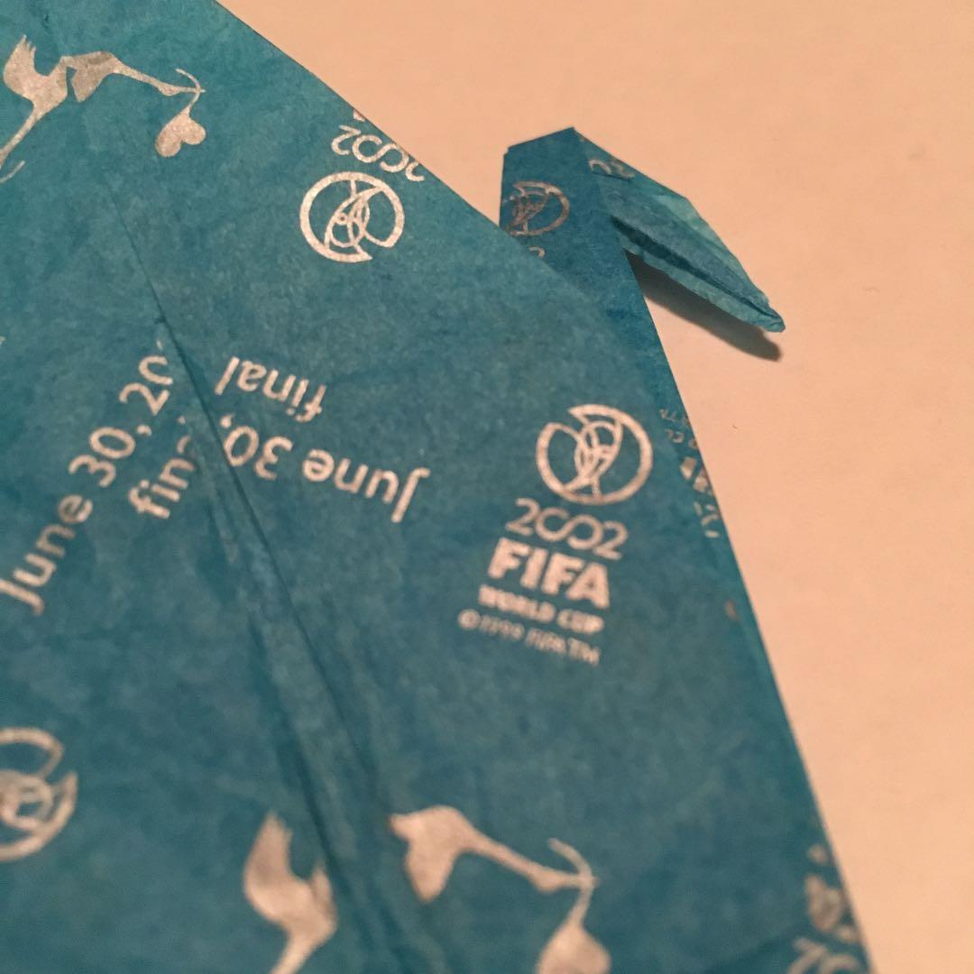 レア物】2002 FIFA WORLD CUP：決勝戦で使用の折り鶴 - メルカリ