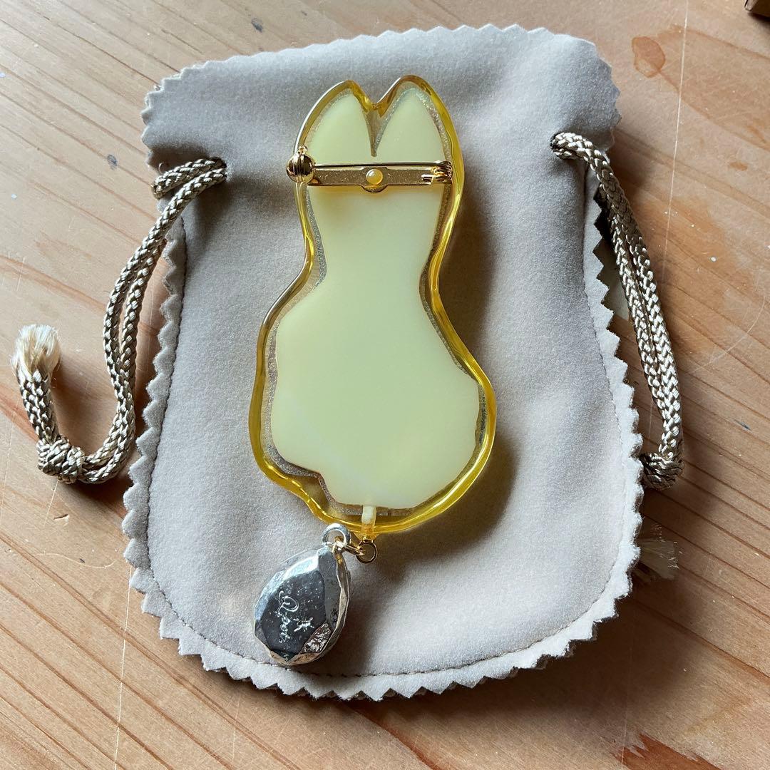 Q-pot×あちゃちゅむ ムチャチャ うさぎブローチ