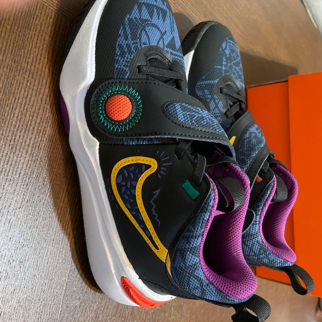 値下げ！ナイキ　NIKE Team hustle D11 23.5cm