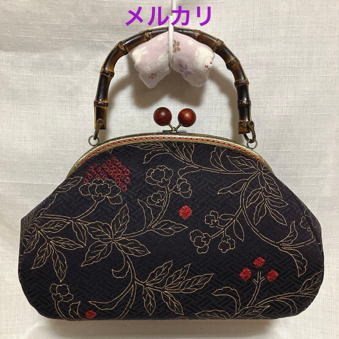 正絹　黒紅色　金彩更紗花唐草文様　大島紬　がま口バッグ　ハンドメイド　着物バッグ 正絹 黒紅色 金彩更紗花唐草文様 大島紬 がま口バッグ ハンドメイド