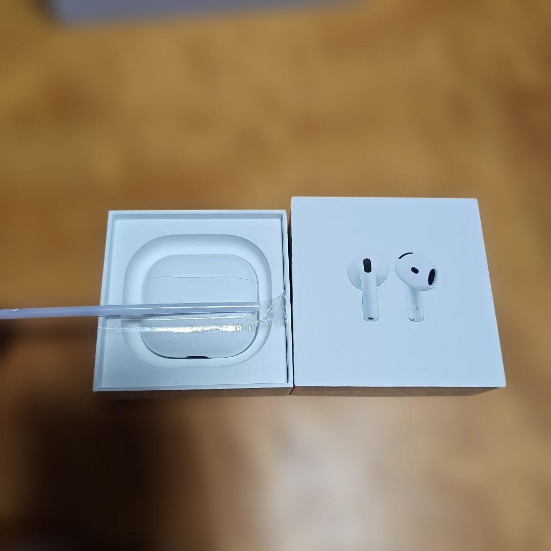 AirPods4 本体 ホワイト 充電ケース付き ⚠️名前刻印されてます