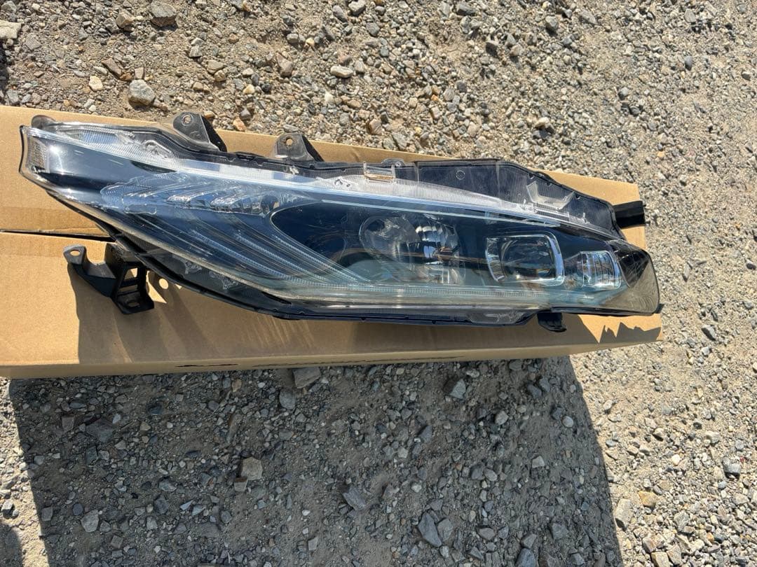 ジャンク扱い トヨタ純正 60系 ハリアー 前期 右ヘッドライト トヨタ純正 60系 ハリアー 前期 純正 右 ヘッドライト ジャンク LED