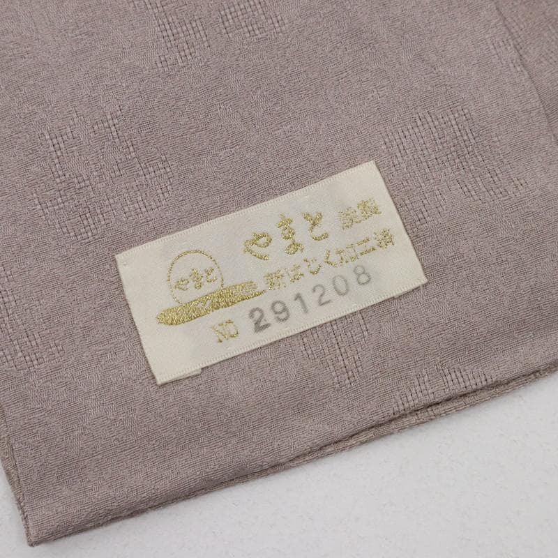 《上質■色無地◆胡桃染色ベージュ◆地紋起こし■背紋有◆袷正絹着物◆IC12-4》