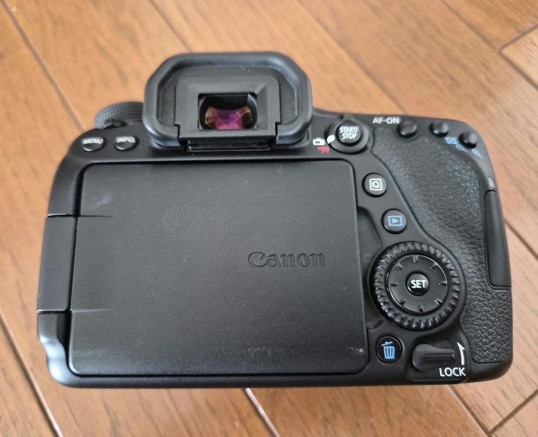 五輪記念品＆金スト付】EOS80D EF-S18-55IS STMレンズキット