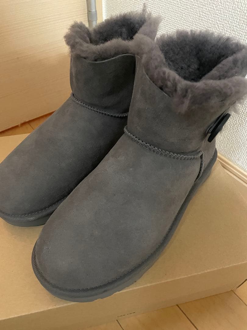 新品 UGG MINI BAILEY BUTTON ムートンブーツ importfan_ugg1000788