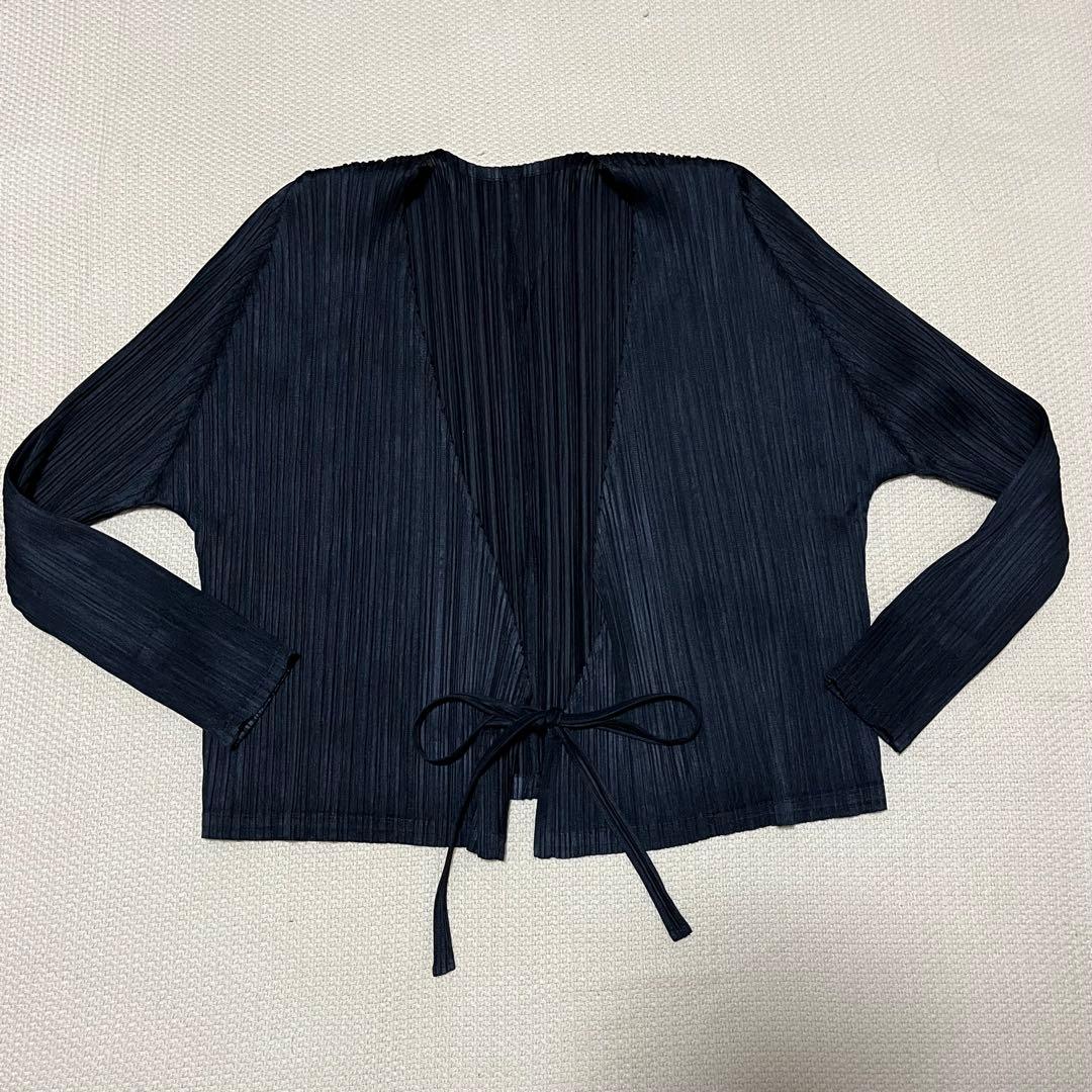 PLEATSPLEASE イッセイミヤケ カーディガン Wrap ブラック - メルカリ