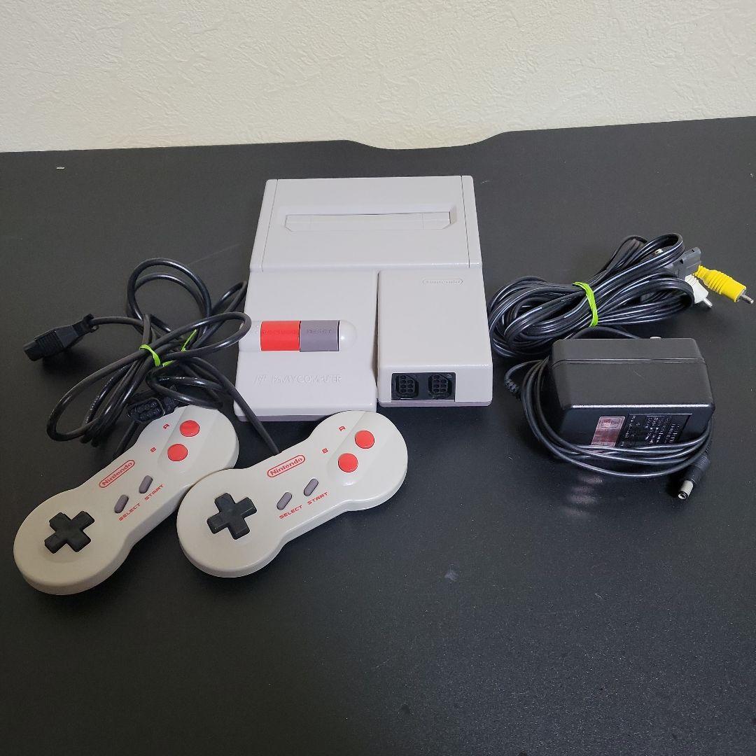 ニューファミコン本体 コントローラー2個付き - メルカリ