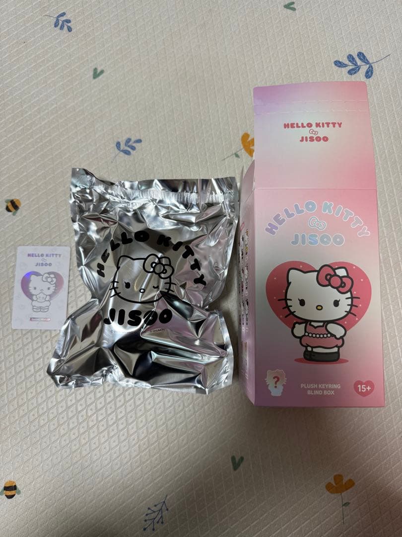 BLACKPINK JISOO ジス ハローキティ コラボ シークレットホワイト BLACKPINK ジス ハローキティぬいぐるみ キーホルダー シークレット 白