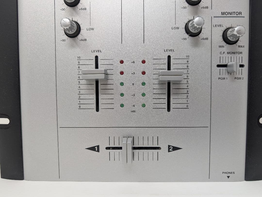 Vestax VMC-002XL DJミキサー 元箱あり リスニング使用のみ美品 - メルカリ