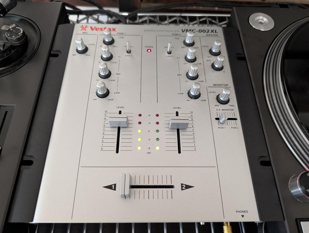 Vestax VMC-002XL DJミキサー 元箱あり リスニング使用のみ美品 - メルカリ