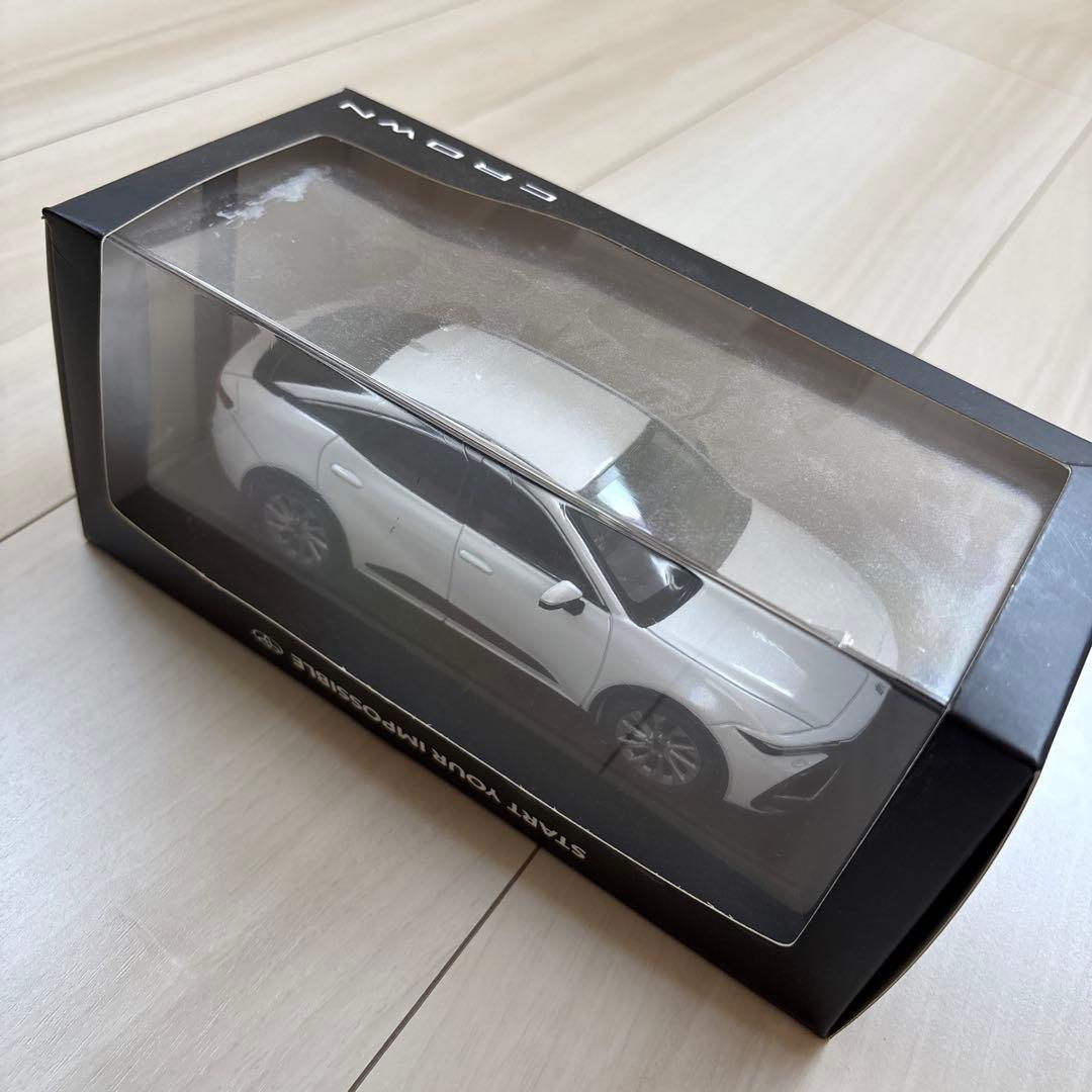 トヨタ クラウン クロスオーバー 非売品 模型 1/30 店頭展示用 - メルカリ