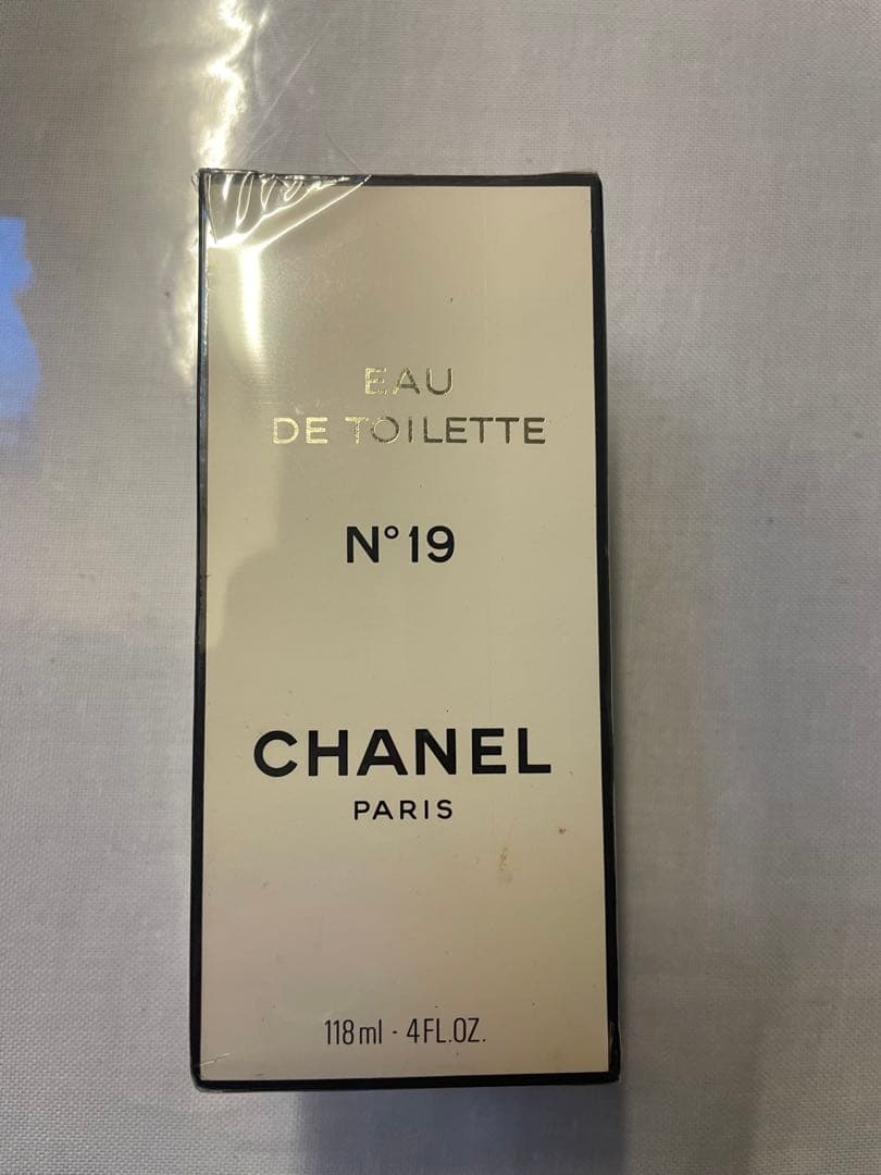 CHANEL Eau de Toilette N°19 118ml N°19 Eau De Toilette Spray - 3.4 FL. OZ. | CHANEL