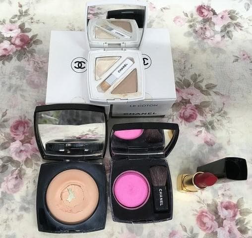 CHANEL化粧品フェイスパウダー・チーク・コンシーラー・口紅・コットンの6点 シャネル】のラベンダーチークで儚げ透明感が手に入る！【秋の新作