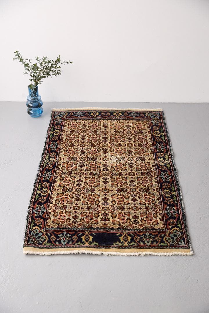 ヴィンテージラグ トライバルラグ パキスタン産 （124×71cm）サンド