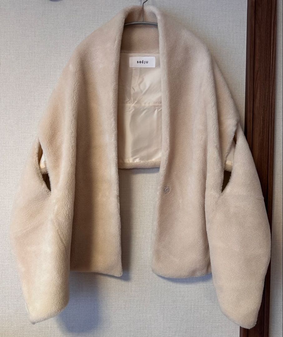 SOÉJU ソージュ ウールボアケープ 大草直子 - メルカリ