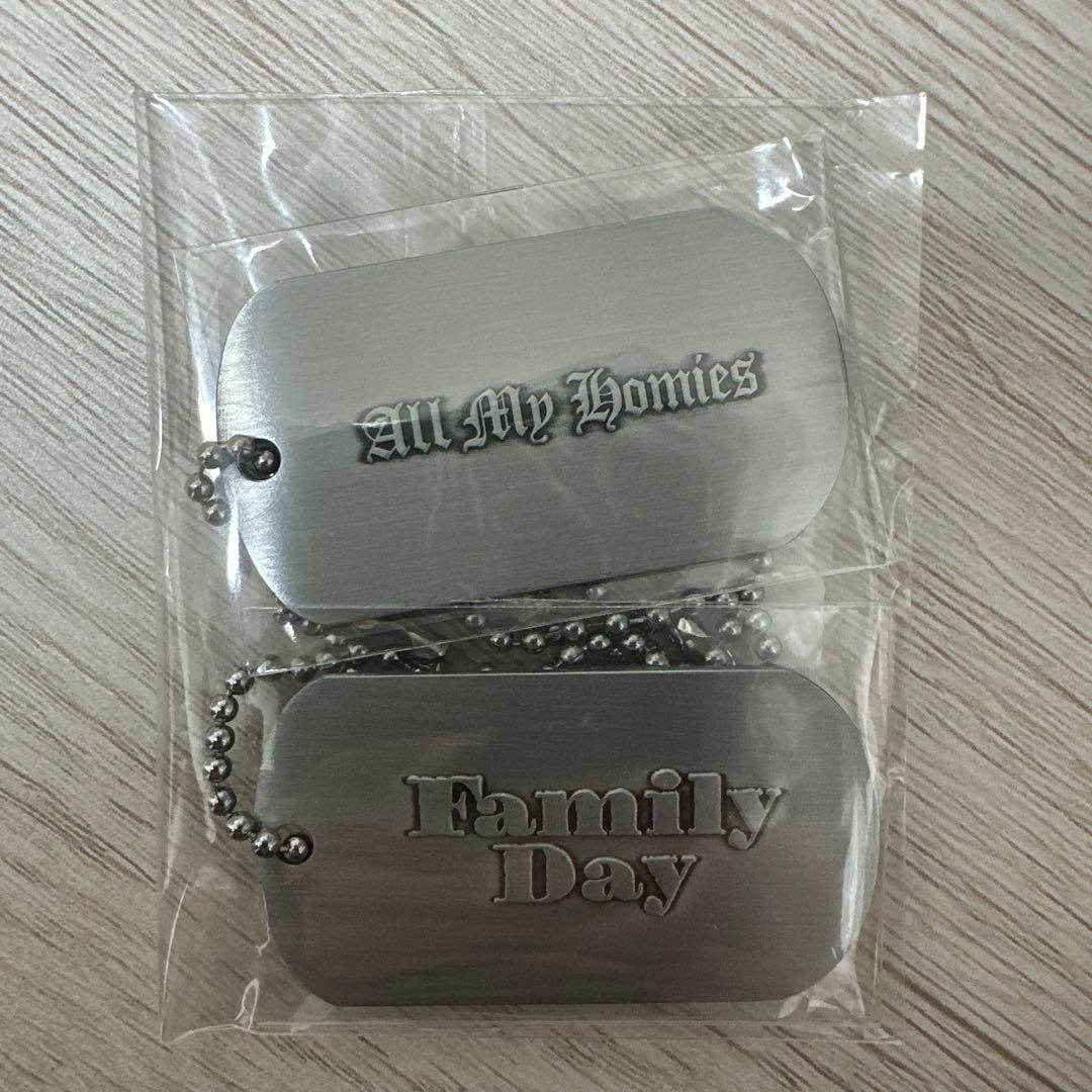 All My Homies Family Day ドッグタグ - メルカリ