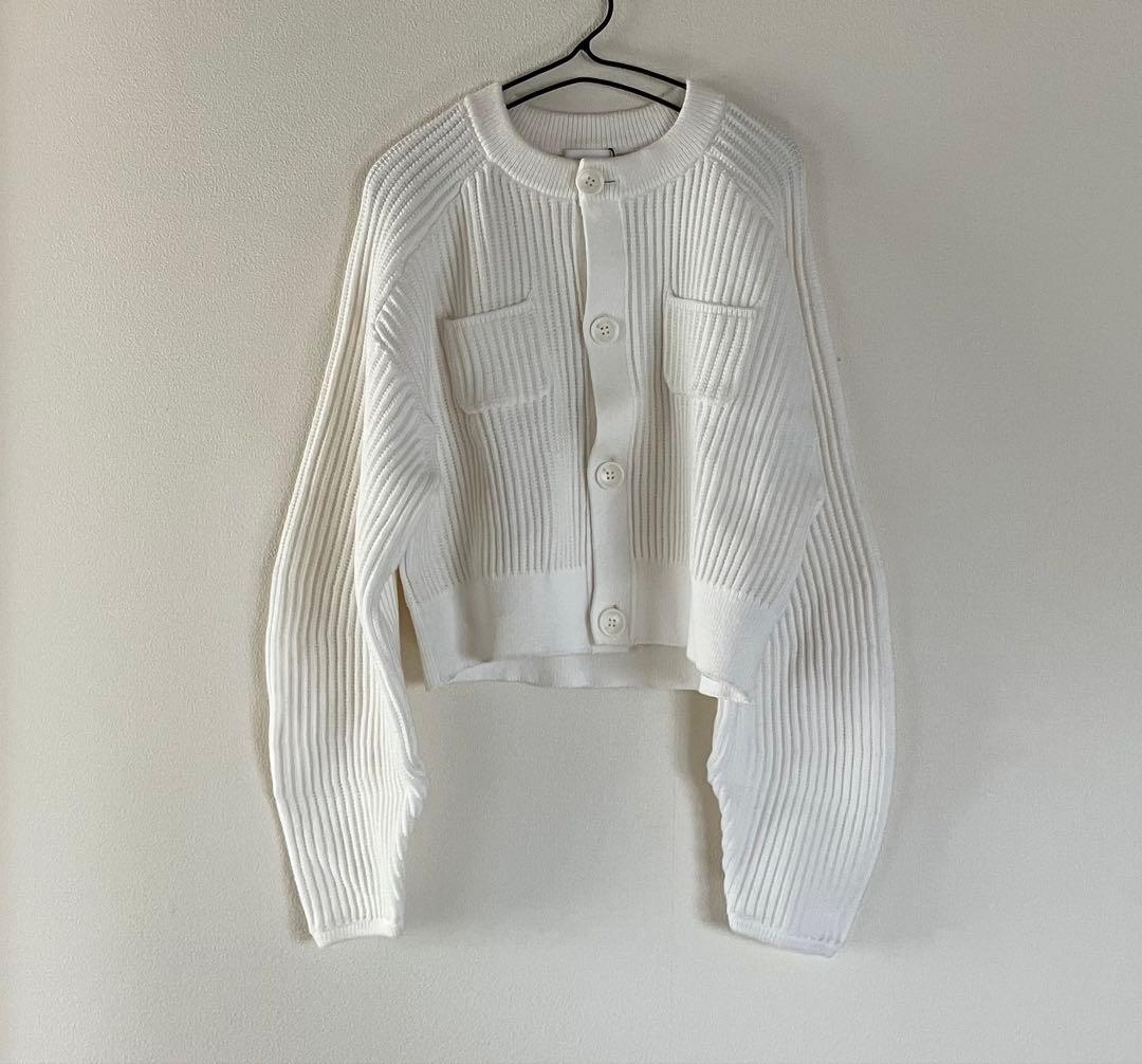 ミースロエ オーバルフォルムニットカーデ 【未使用】ホワイト - メルカリ