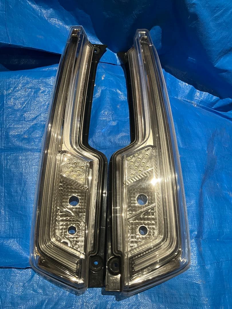 LA 150系ムーヴカスタム純正 テールランプ 左右セット - メルカリ