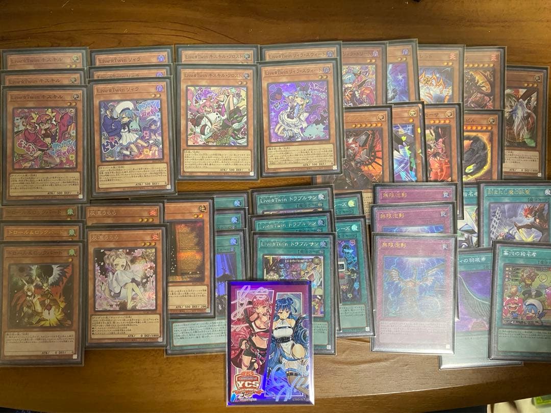 遊戯王 イビルツイン デッキ　スリーブ付 遊戯王 イビルツイン デッキ 本格構築 スリーブ付 キスキル リィラ
