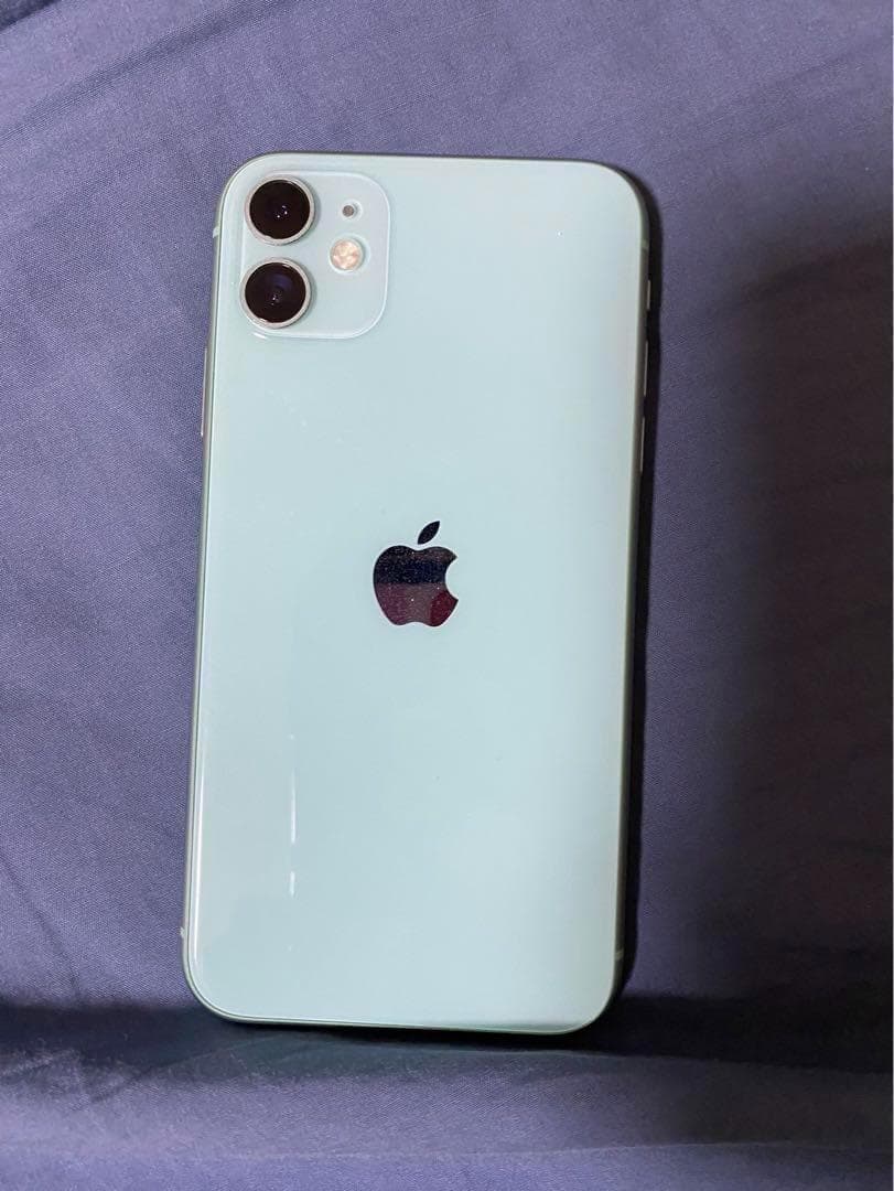 iPhone 11 グリーン 64GB SIMフリー バッテリー70%台 画面割の通販はau