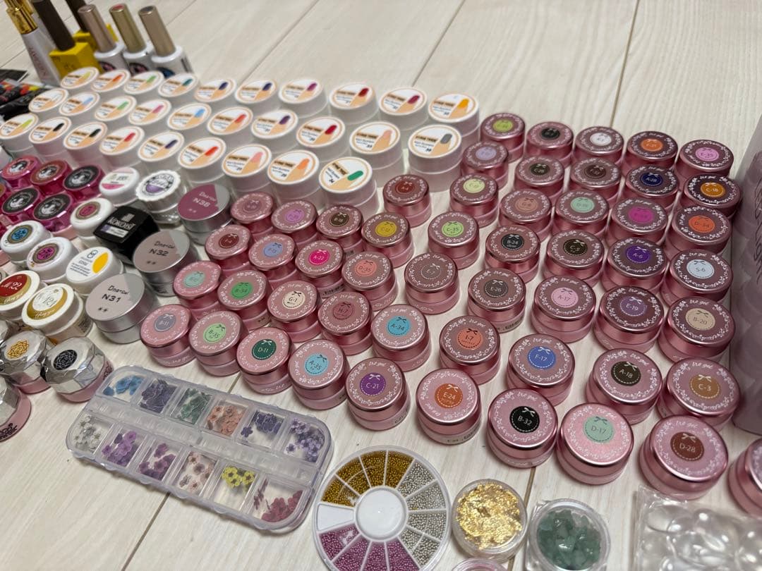 大幅値下げ‼️ジェルネイルまとめ売り❤️LEDライトブランドシール付き